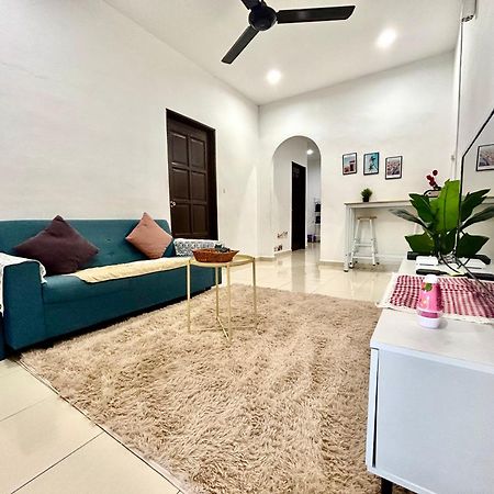 Cozy 288 Entire 3 Bedroom House @ Alma بوكيت ميرتاجام المظهر الخارجي الصورة