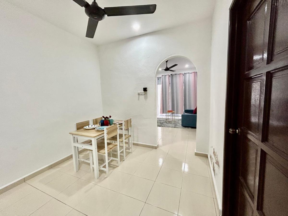Cozy 288 Entire 3 Bedroom House @ Alma بوكيت ميرتاجام المظهر الخارجي الصورة