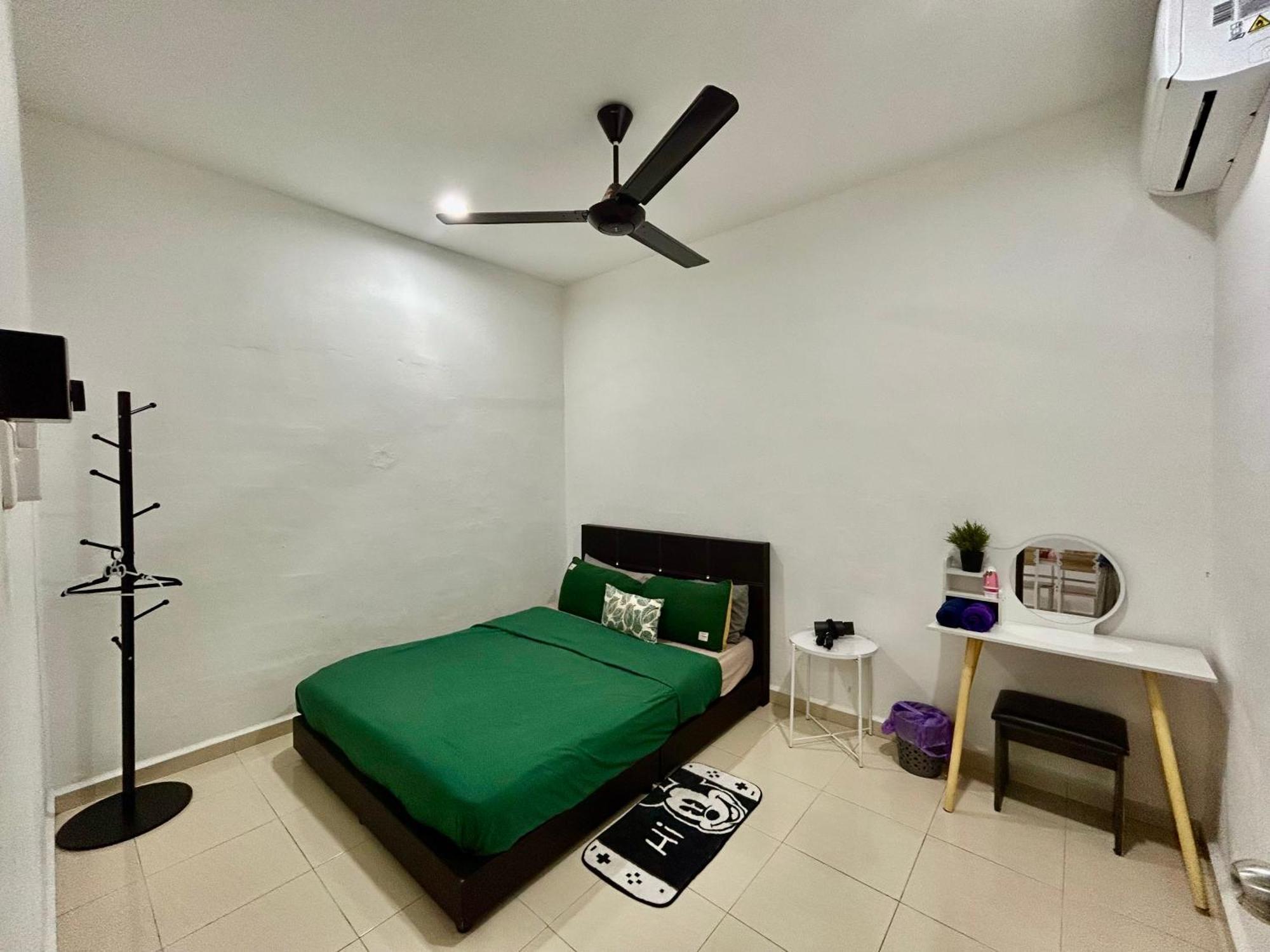 Cozy 288 Entire 3 Bedroom House @ Alma بوكيت ميرتاجام المظهر الخارجي الصورة