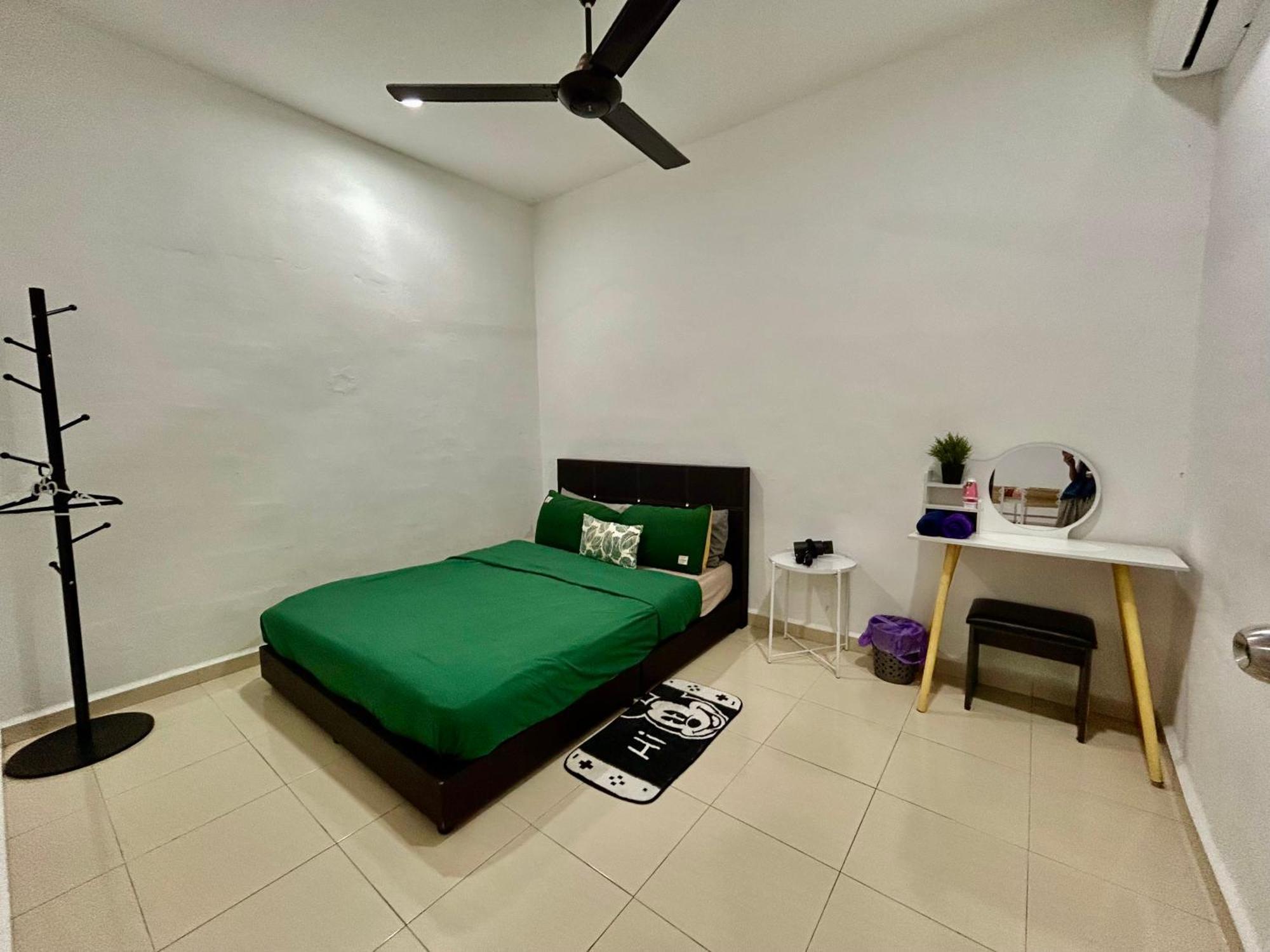 Cozy 288 Entire 3 Bedroom House @ Alma بوكيت ميرتاجام المظهر الخارجي الصورة